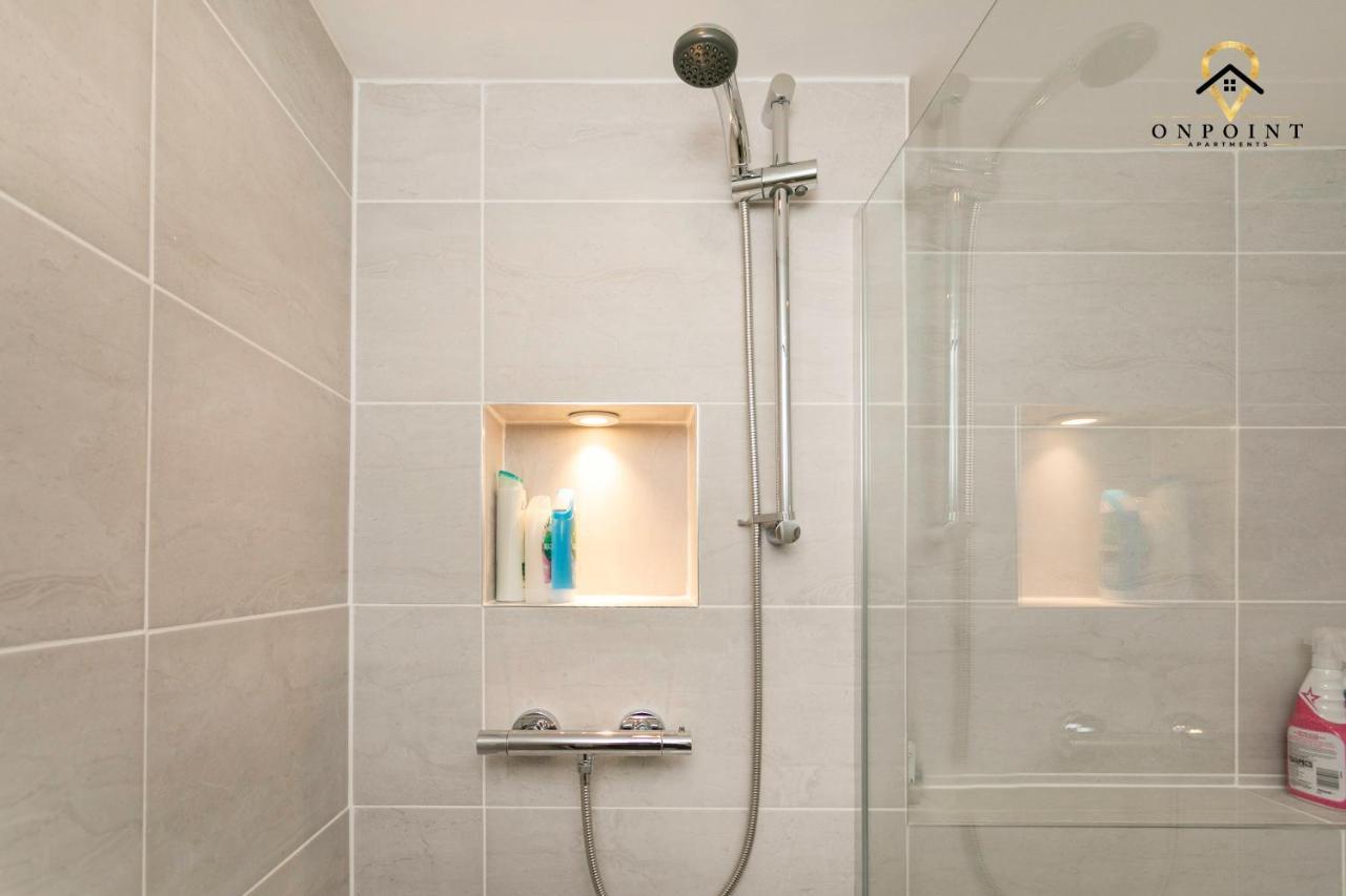נוטינגהאם ✰Onpoint -Large 2 Bedroom Apt With Parking!✰ מראה חיצוני תמונה
