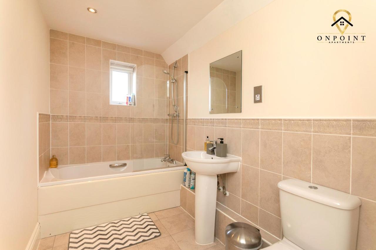 נוטינגהאם ✰Onpoint -Large 2 Bedroom Apt With Parking!✰ מראה חיצוני תמונה